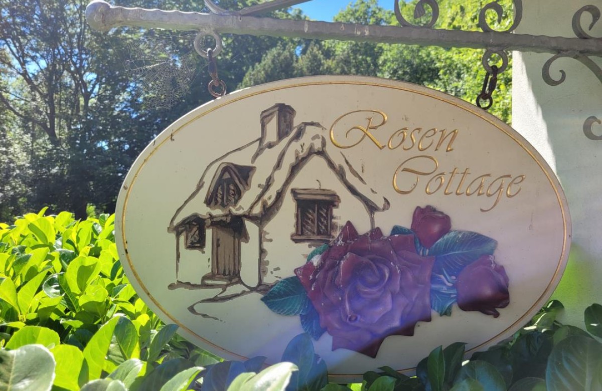 Rosen Cottage